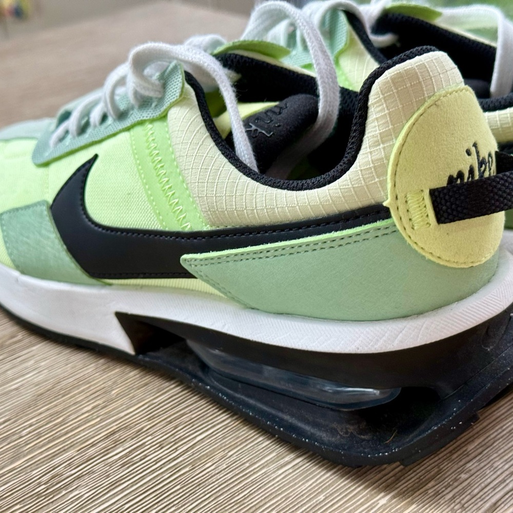 Nike Kids' Neon Green and Black Sneakers